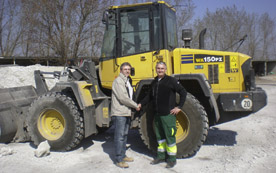 Übergabe des neuen Komatsu WA150PZ-6 an das Lafarge Zementwerk in Mannersdorf.